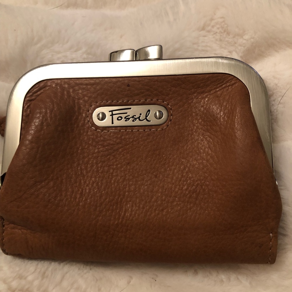 Fossil trifold